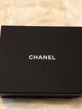 ❤️ NEW Giant CHANEL Black and White Logo Gift Box